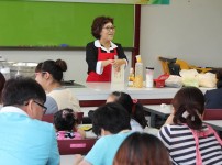광주여자대학교 식품영양학과 박성혜 교수가 요리활동 진행을 하고 있는 사진